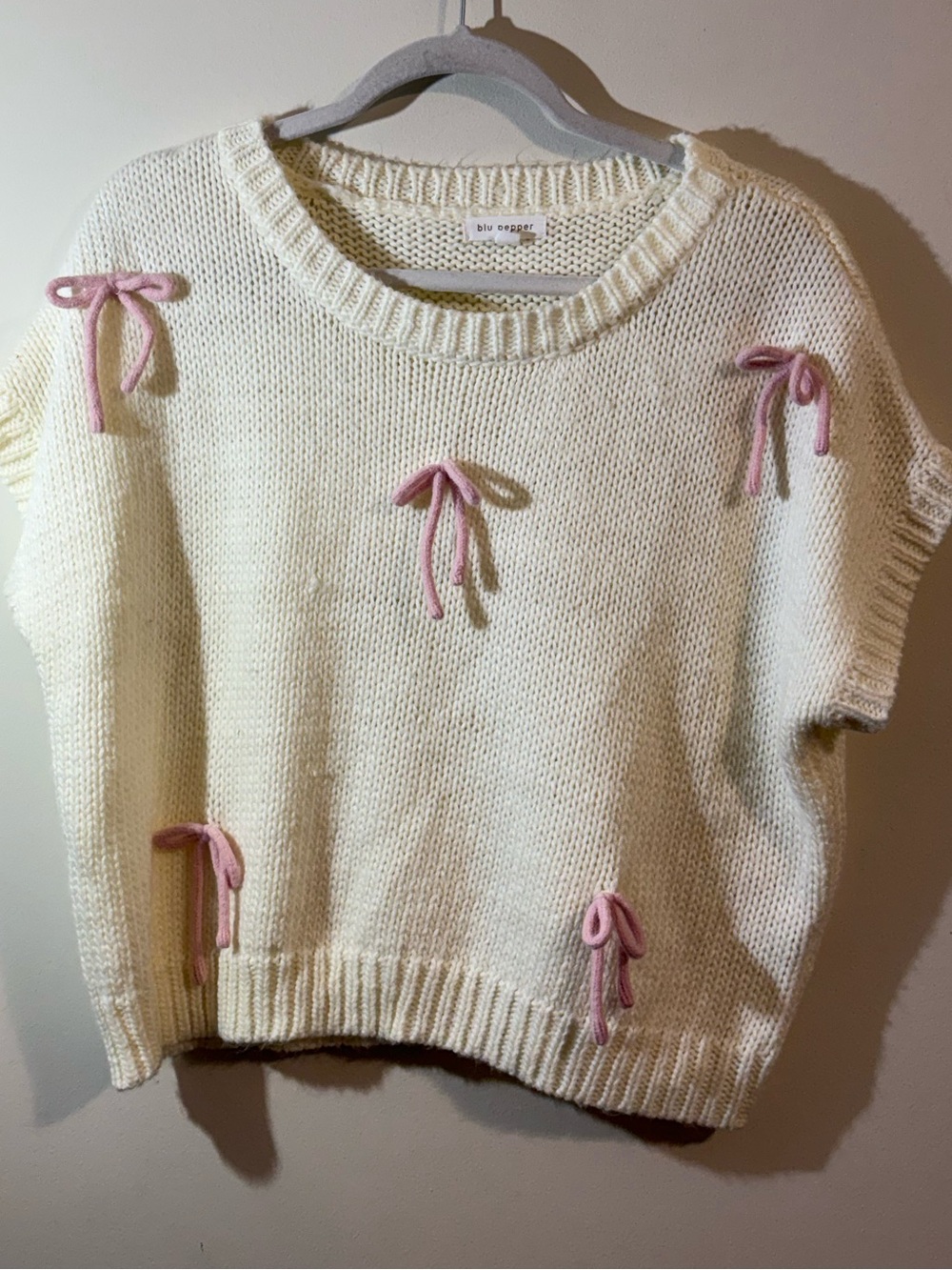 Blu Pepper sweater vest women’s large cream pink bow appliques short cap sleeves